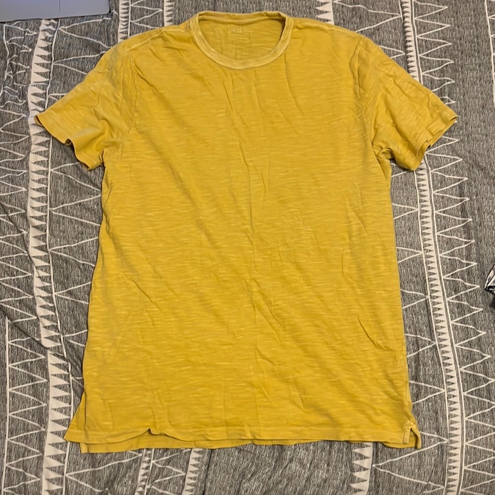 GAP Men’s Large Yellow T-shirt